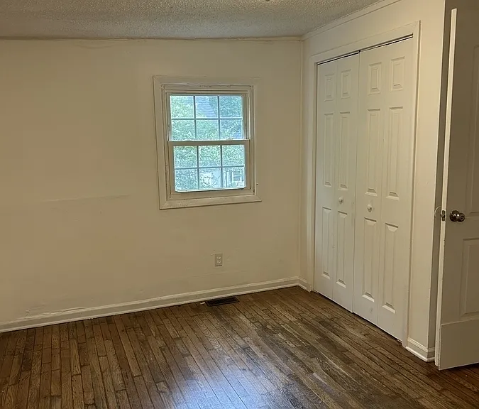 1006 William Dr — Photo 4