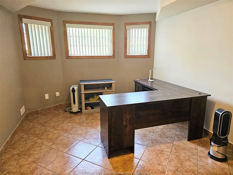 4896 Juliet Cres #BASEMENT — Photo 9
