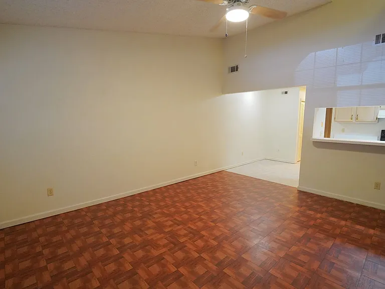 2335 Parrot Ln — Photo 2