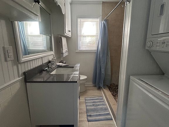 5th image of 208 Clegg St
