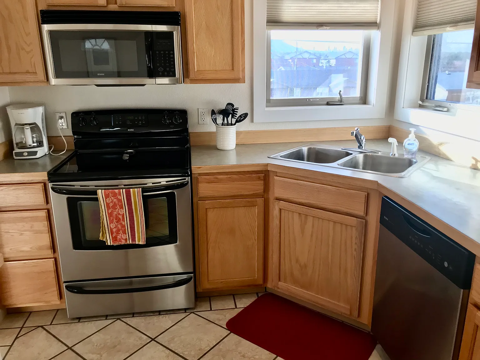 2 bed, 729 sqft, $2,400 — Photo 3