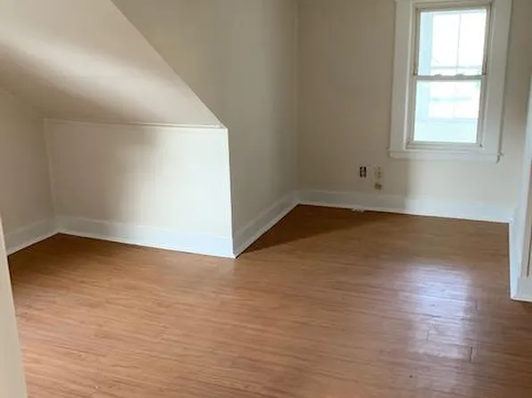 10 Glidden St, Waterville, ME 04901