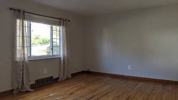 345 Mansfield Ave — Photo 9