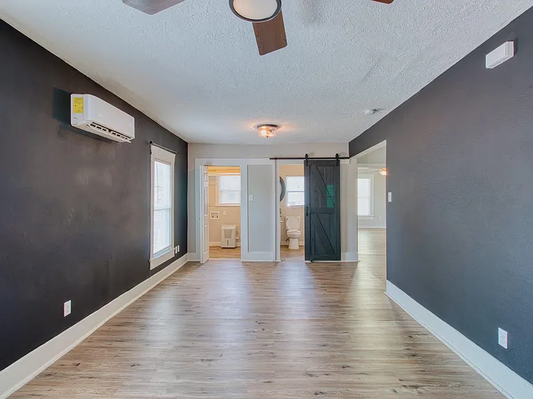 3201 Adelia St — Photo 3