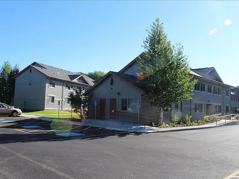 Cedar Creek 2 Apartments — Photo 8