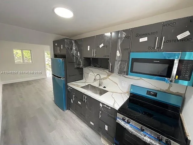 2 bed, 1.0 bath, $1,975 — Photo 4