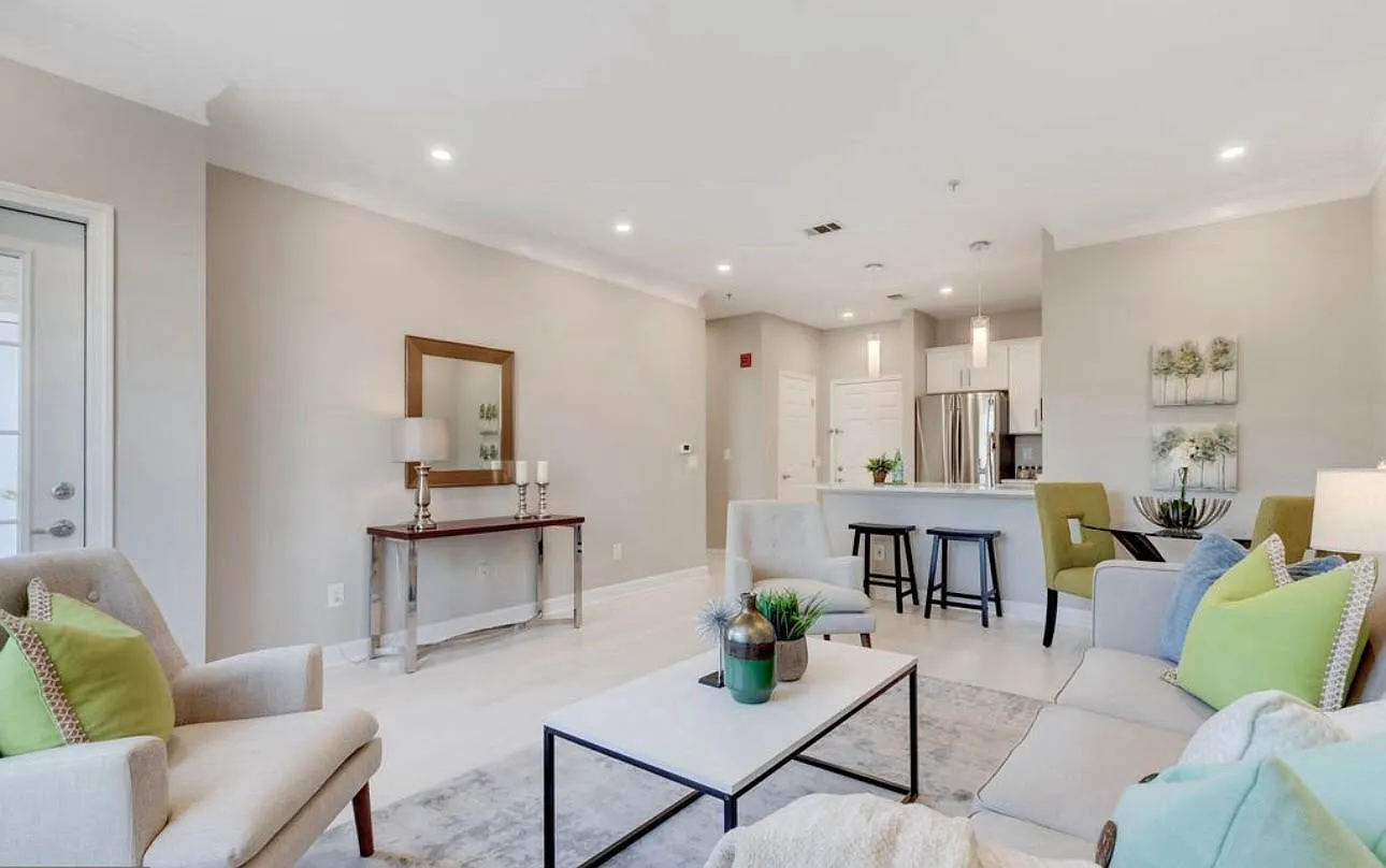 1 bed, 690 sqft, $2,150 — Photo 2