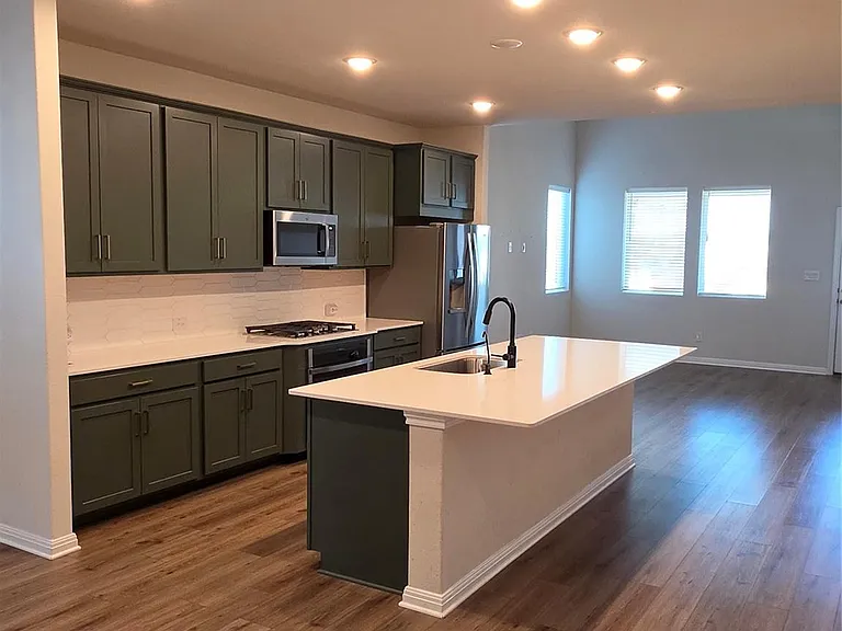 221 Travis Ln — Photo 5