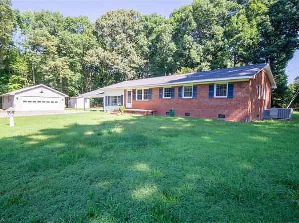 942 Clyde Underwood Rd, Siler City, NC 27344