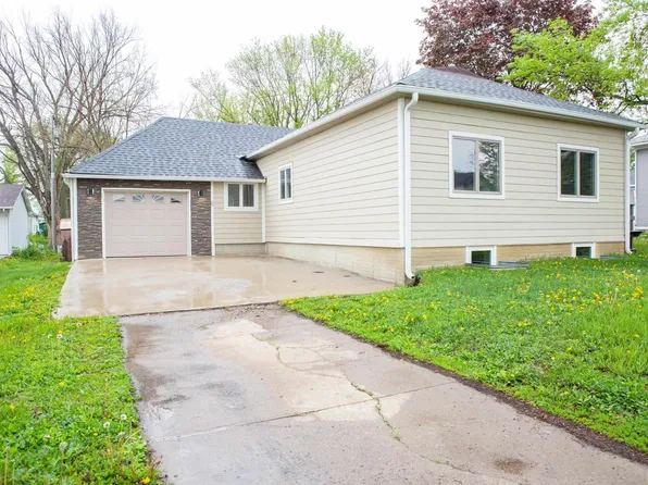 220 N Main St, Viborg, SD 57070