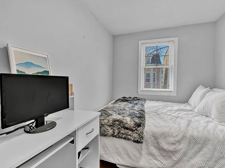 442 W 4th St #2 — Photo 9