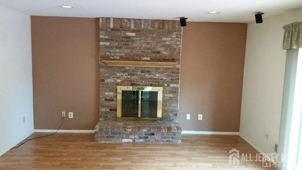 4 bed, 3.0 bath, 2402 sqft, $4,200 — Photo 4