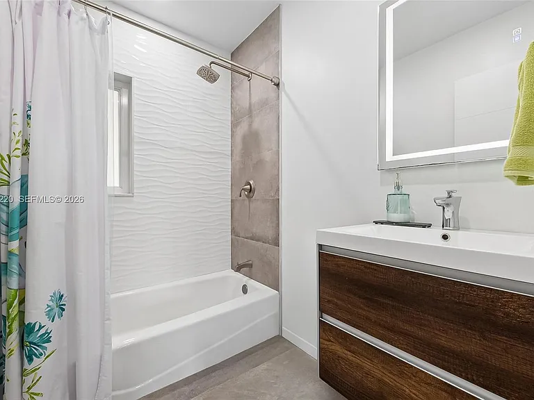 7450 SW 36th St — Photo 14