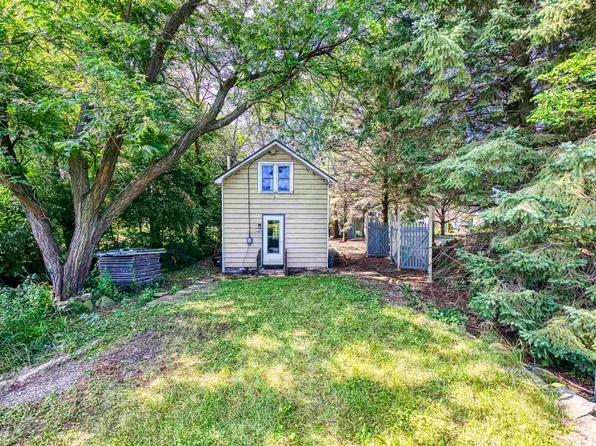 5739 County Rd S, Oshkosh, WI 54904