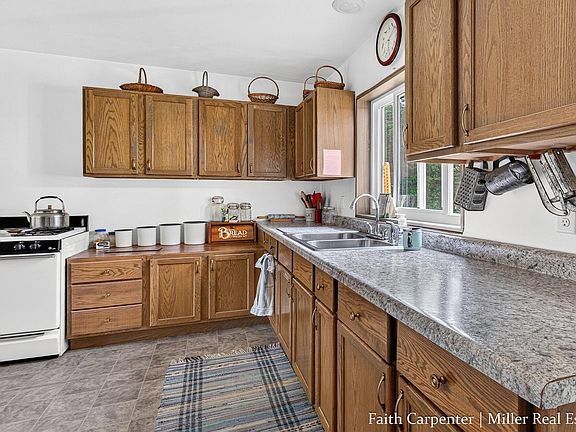 5th image of 3062 W Cloverdale Rd