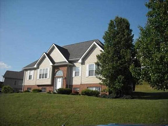 3rd image of 109 Pinecrest Dr