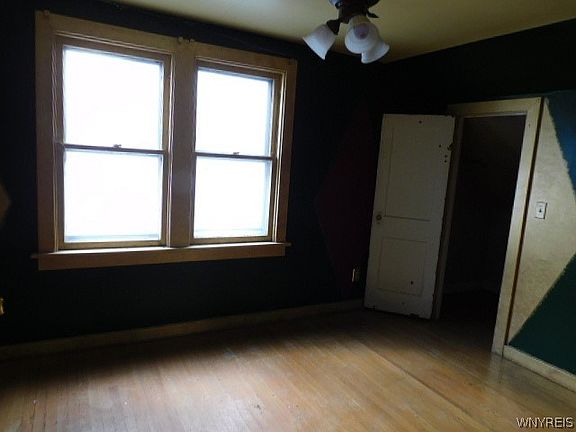 5th image of 1425 Eggert Rd