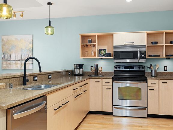 3rd image of 309 W Washington Ave Unit 505