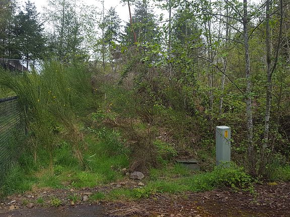 4th image of 457 Airport Rd E