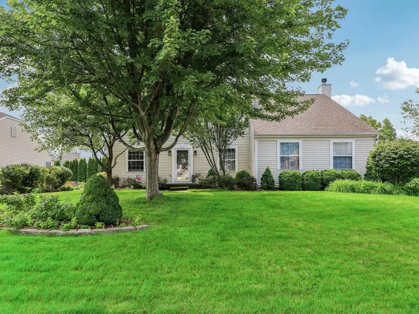 2123 Hunters LANE, Grafton, WI 53024