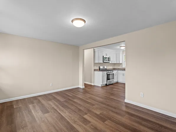 194 S End Rd #2, East Haven, CT 06512