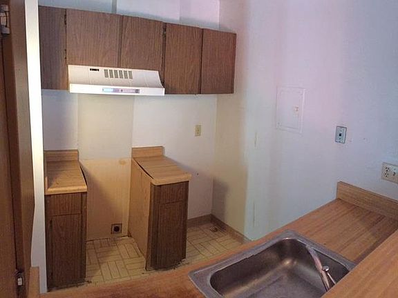 5th image of 201 Boardwalk Ave APT B