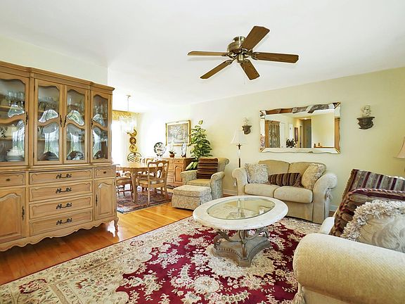 4th image of 35 Carrie Ave