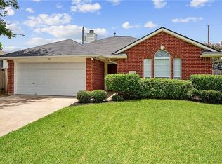 3213 Timberline Dr, Bryan, TX 77803