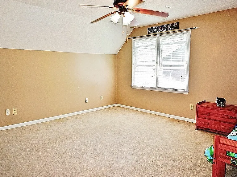 408 Hampshire Pl — Photo 18