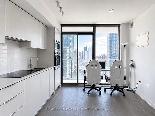 11 Wellesley St W Photo 1