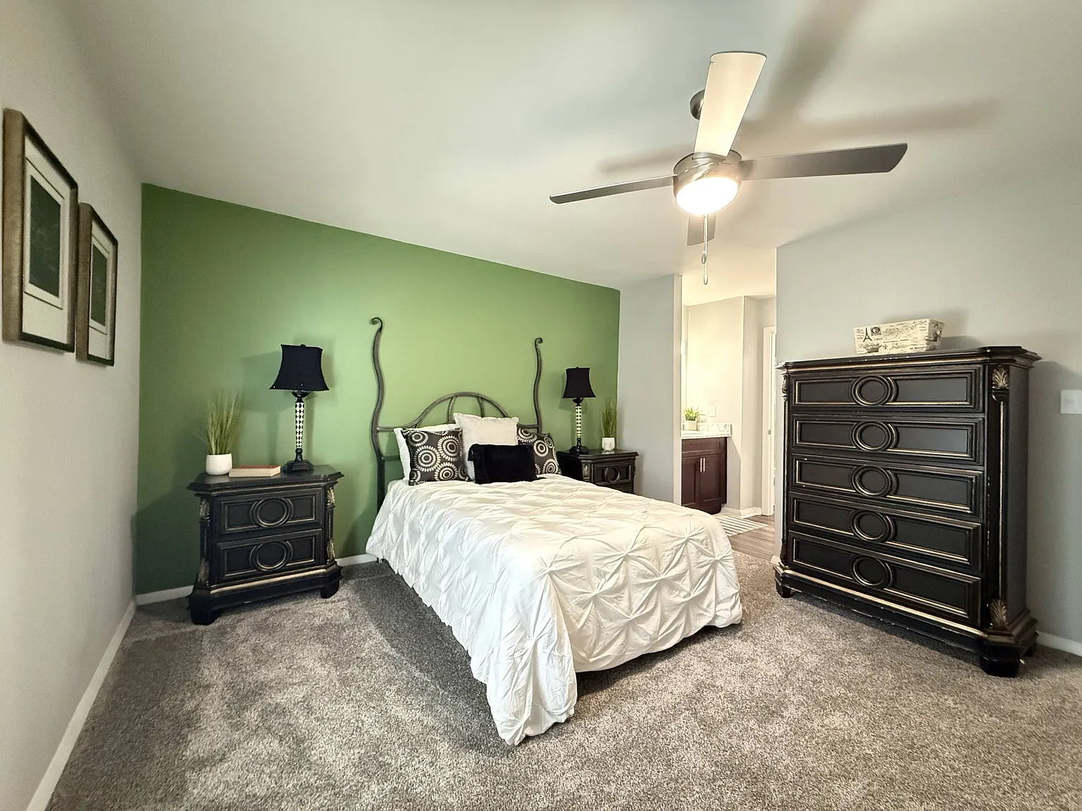 Galleria Pointe Apartments and Townhomes — Photo 4