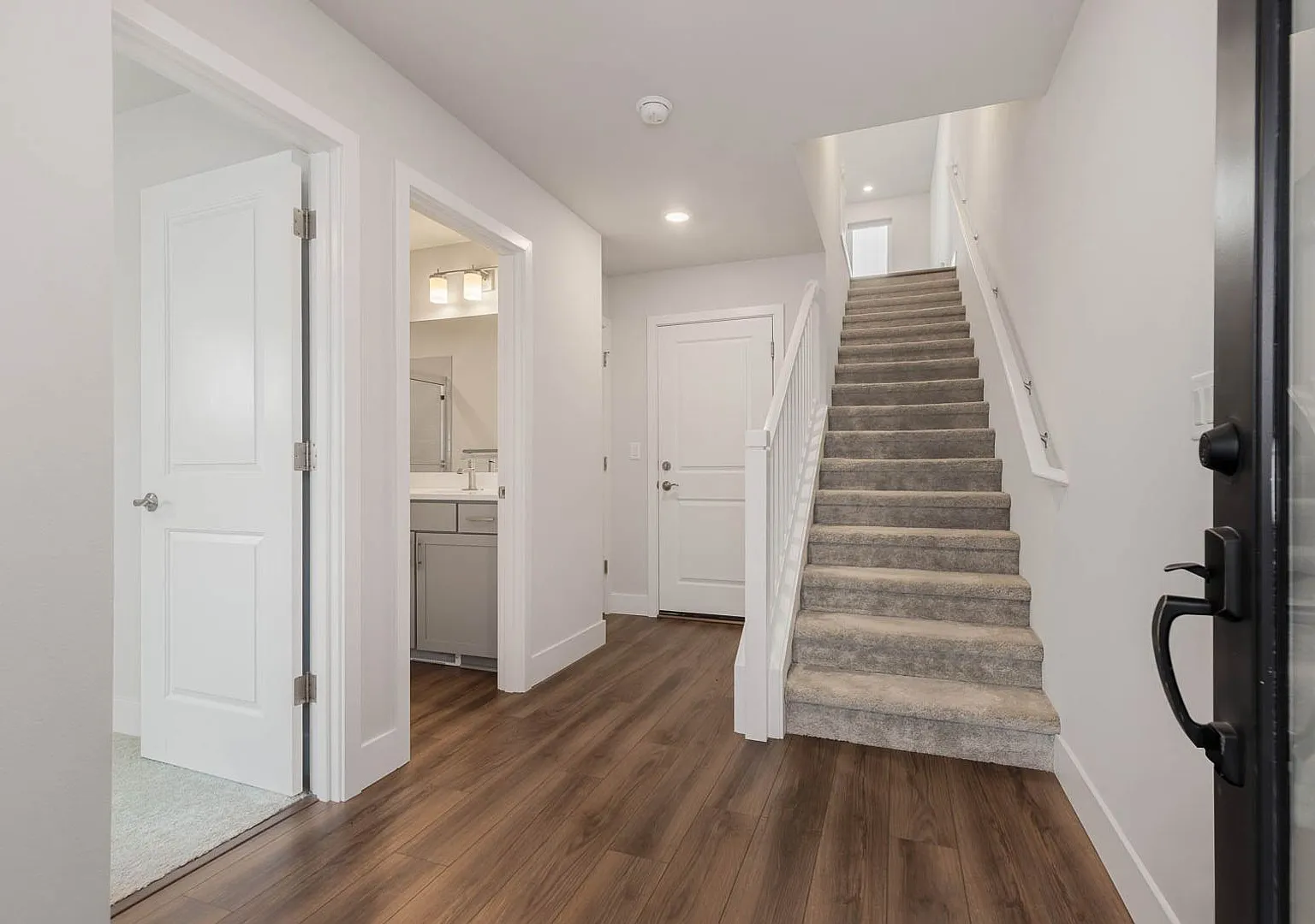 Contemporary Townhome with Attached 2-Car Garage — Photo 4