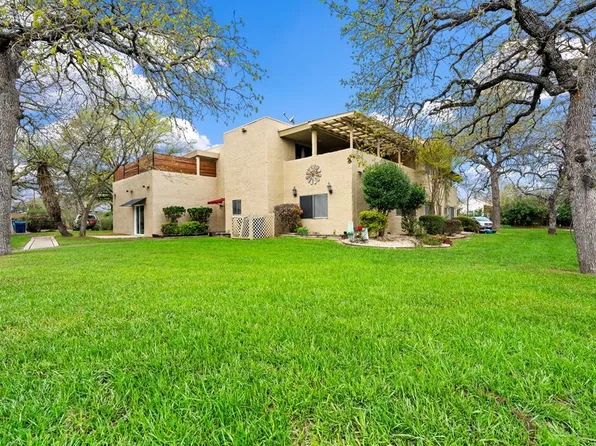 549 Sand Bend Dr, Kerrville, TX 78028