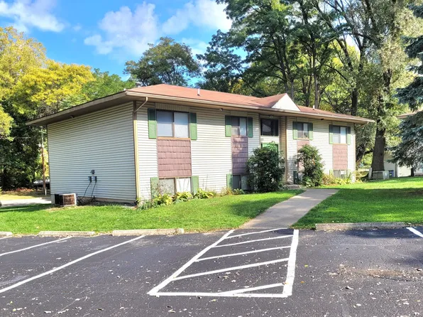820 Carrier Creek Blvd NE, Grand Rapids, MI 49503