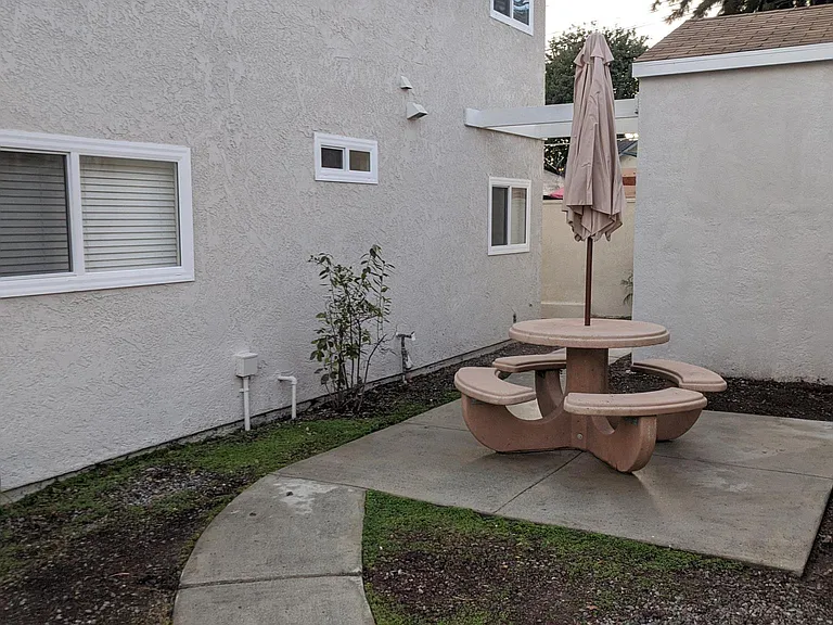716 E F St #B — Photo 8