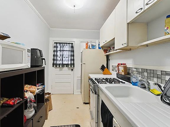 3rd image of 1020 3rd St S APT 1