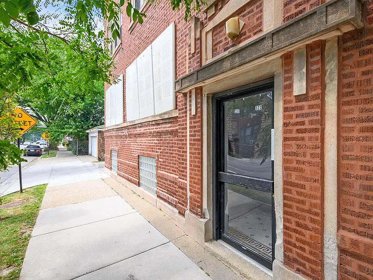 7556-58 S. Calumet Ave. / 320-28 E 76th St. — Photo 10