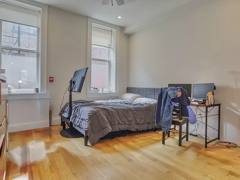 627 Washington St #1 — Photo 6