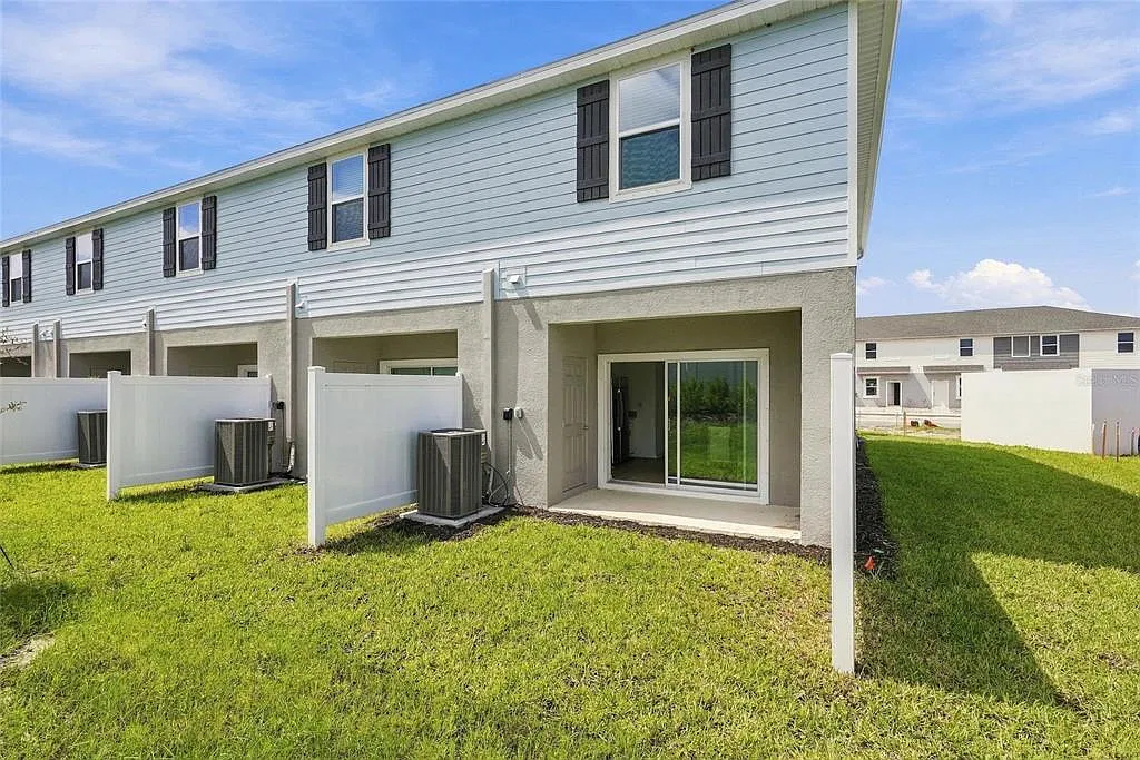2 bed, 2.5 bath, 1180 sqft, $2,150 — Photo 3