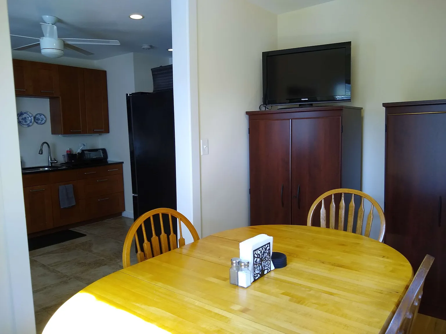 3 bed, 1.0 bath, $4,350 — Photo 2