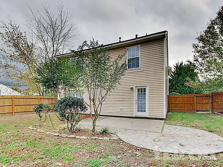 4700 Winterberry Ln — Photo 15