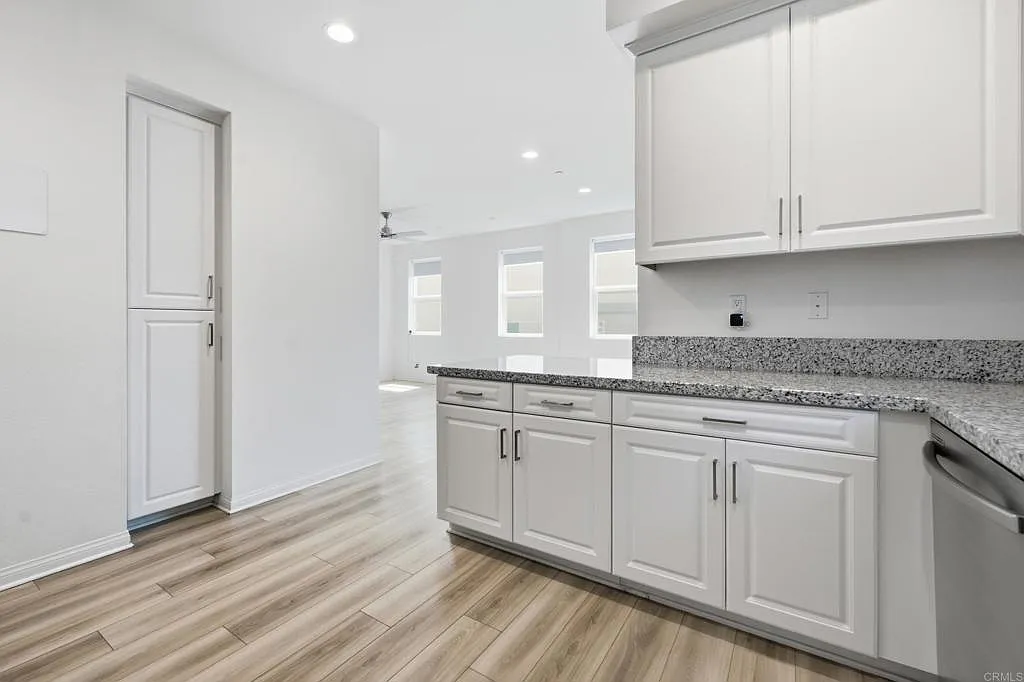 2 bed, 2.5 bath, 1289 sqft, $3,795 — Photo 3