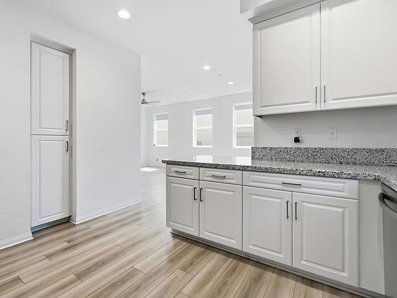 3rd image of 8386 Yosemite St