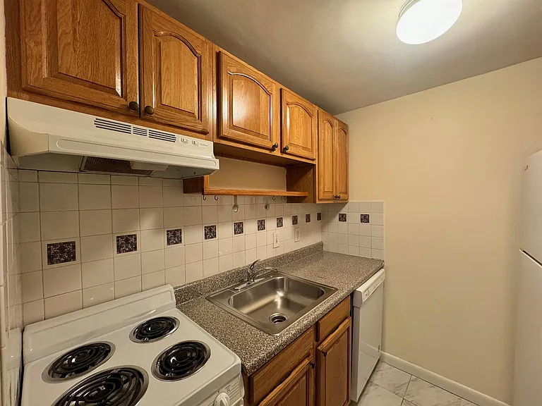 82 Highland Ave — Photo 6