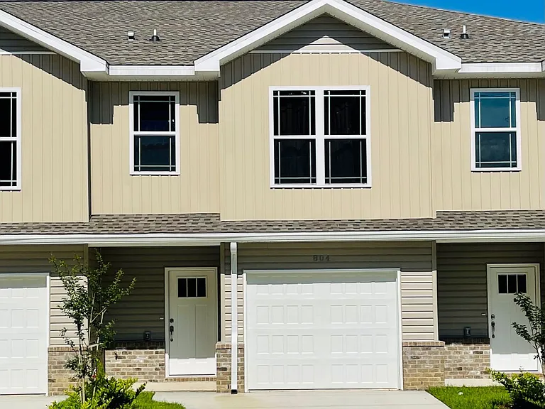 812 Carlton St — Photo 2