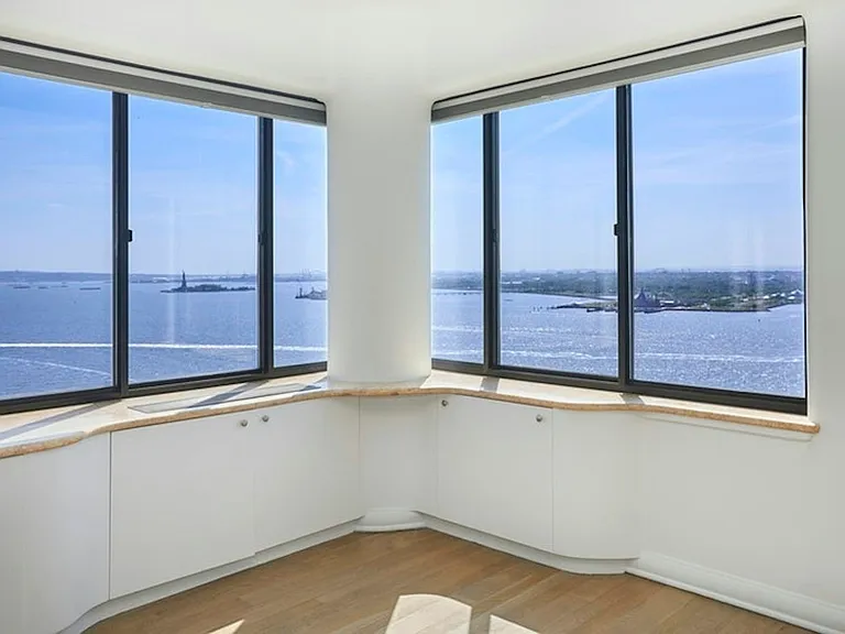 377 Rector Pl #PHB — Photo 17