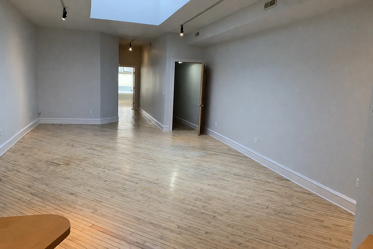 Building Photo - 759 N Water St #201