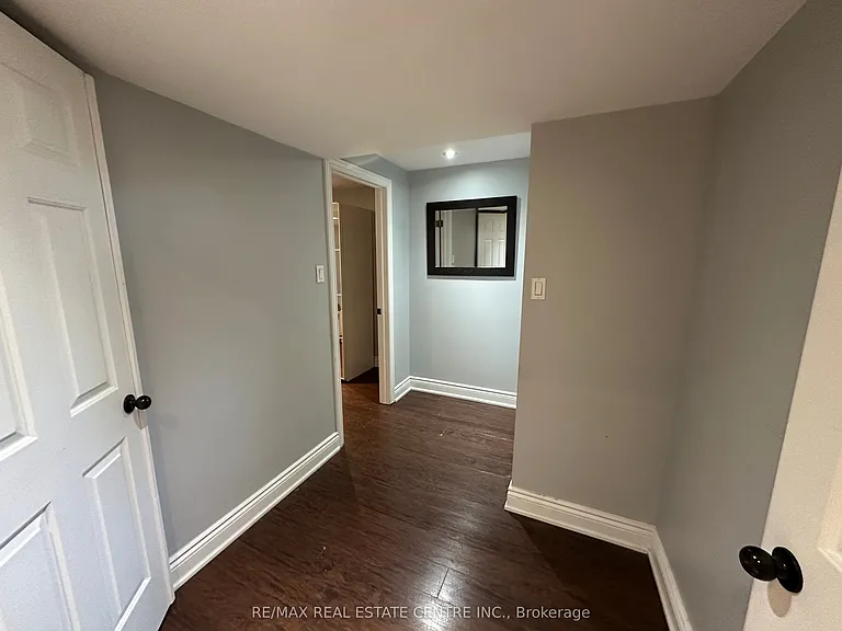 1876 Grosvenor Pl #BASEMENT — Photo 8