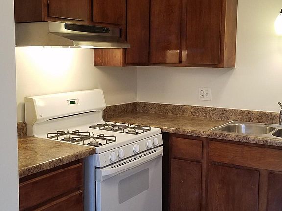 5th image of 1545 W Pratt Blvd APT 401