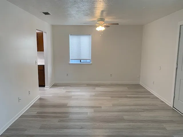 2503 W 10th Street - 2503b-Andre — Photo 3